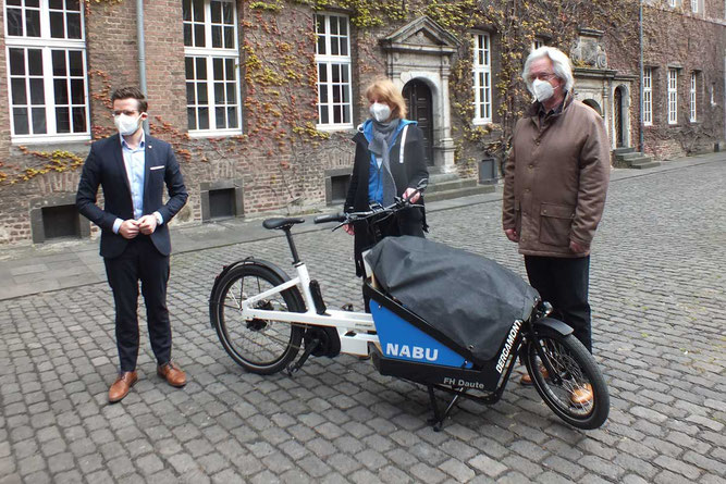 Oberbürgermeister Felix Heinrichs, Dr. Heide Naderer, Vorsitzende des NABU NRW, Kurt Sasserath, NABU MG (v.l.)