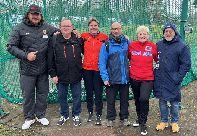 Gerhard Thiele, Bettina Schardt, Franz Pauly, Mireille Kosmala-Tonizzo und Steve Tonizzo mit Andreas Deuschle (li.) aus dem DLV-Betreuerteam.