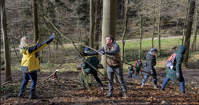 Cornelia Wiethaler, NABU HD, und Klimabürgermeister Raoul Schmidt-Lamontain