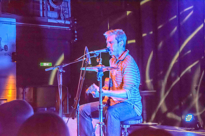 <img src="beispielbild.jpg" alt="Bill Callahan live im zakk Düsseldorf am 17.07.2025 – ein stimmungsvolles Konzert voller Atmosphäre">