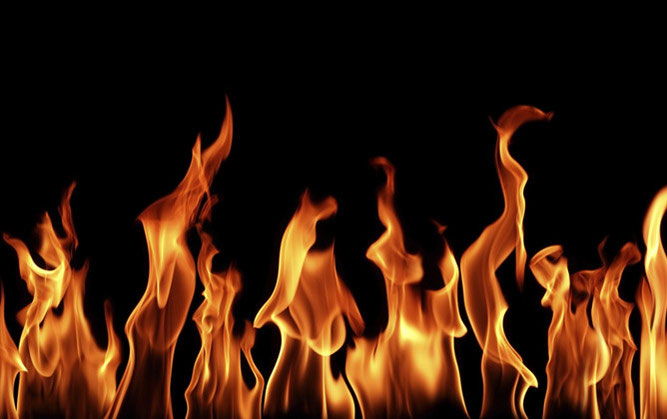 immagine fuoco su sfondo nero