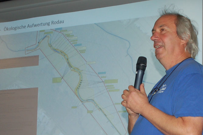 Roland Meyer, Vorsitzender des NABU Rotenburg, hatte für den Vorstand eine Menge zu berichten.