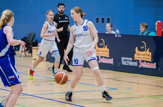 Nach 12 Jahren VfL Stade ist vorerst Schluss. Sophie von Ass (Ball) verlässt ihren Heimatverein in Richtung Bonn. Foto: Elsen