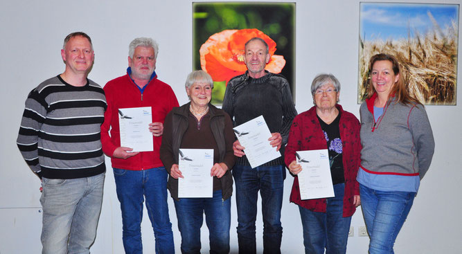 Bildnachweis.- Foto | Luca Rausch: NABU-Gruppe Hundsangen ehrt langjährige Mitglieder: Von links nach rechts Marcel Weidenfeller, Martin Loos, Monika Arnold, Jochen Hannappel, Dagmar Zitzmann und Barbara Rausch.