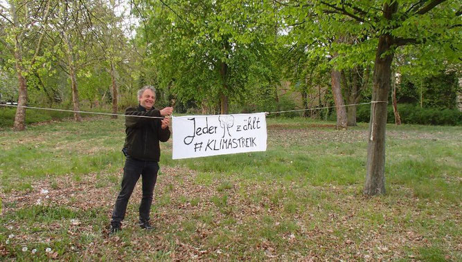 "Jeder Baum zählt" - Unser Protest zum Klimastreik im Frühjahr. Foto: Kienappel
