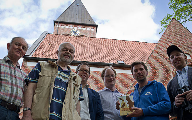 Gemeinsam für mehr Artenschutz: Bei der Aktion "Lebensraum Kirchturm" arbeiten NABU-Gruppen und Kirchen zusammen Foto: NABU/T. Domuth