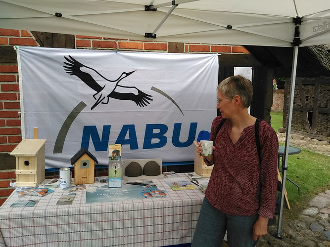 Infostand zur Wiedereröffnung der Museumsanlage. [Foto: NABU/P. Heyer]