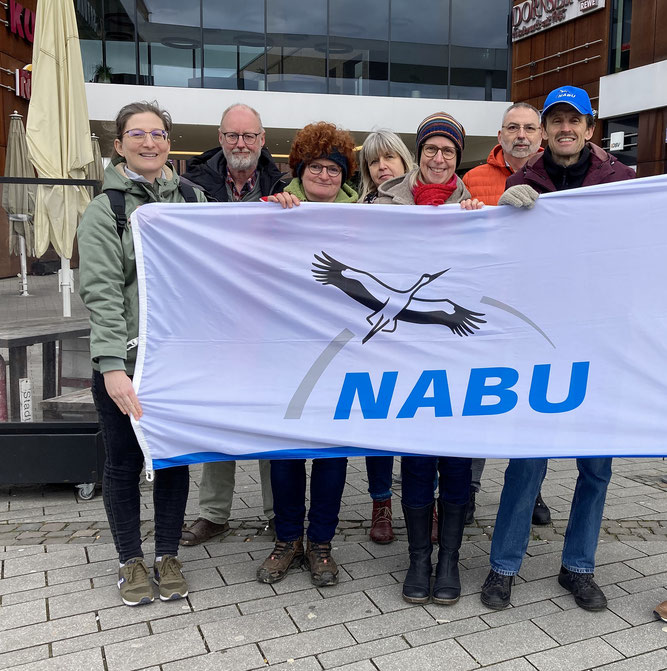 Aktive vom NABU Oberberg auf der Kundgebung gegen Rechts in Gummersbach ( Foto S.Runkel - Hillen )