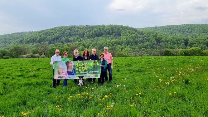 Werben gemeinsam für einen Nationalpark Egge: v. l. Klaus Hohmann (NABU), Sylvia Nitsche (Greenpeace), Thomas Hüvelmeier (Naturwiss. Verein), Baraba Leiße (BUND), Dieter Dubisch (pro grün), Ursula Wanko (attac) und Hans Jürgen Wessels (Förderverein NP Sen