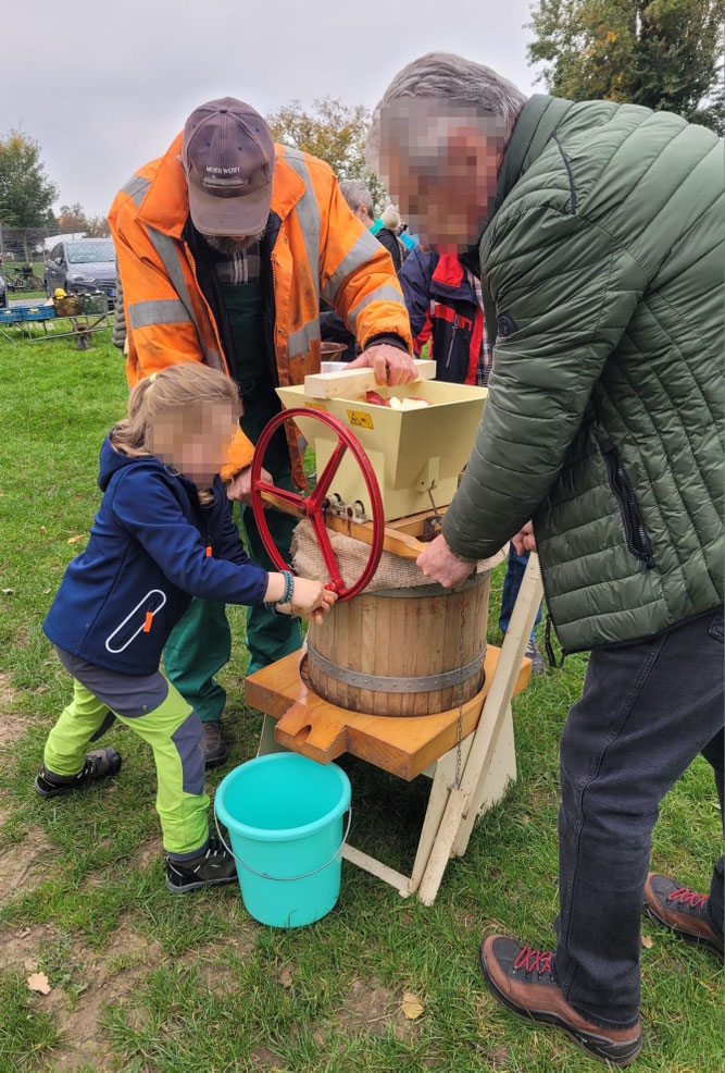 Kinder sind mit Begeisterung und Hilfe aktiv dabei / Foto: NABU