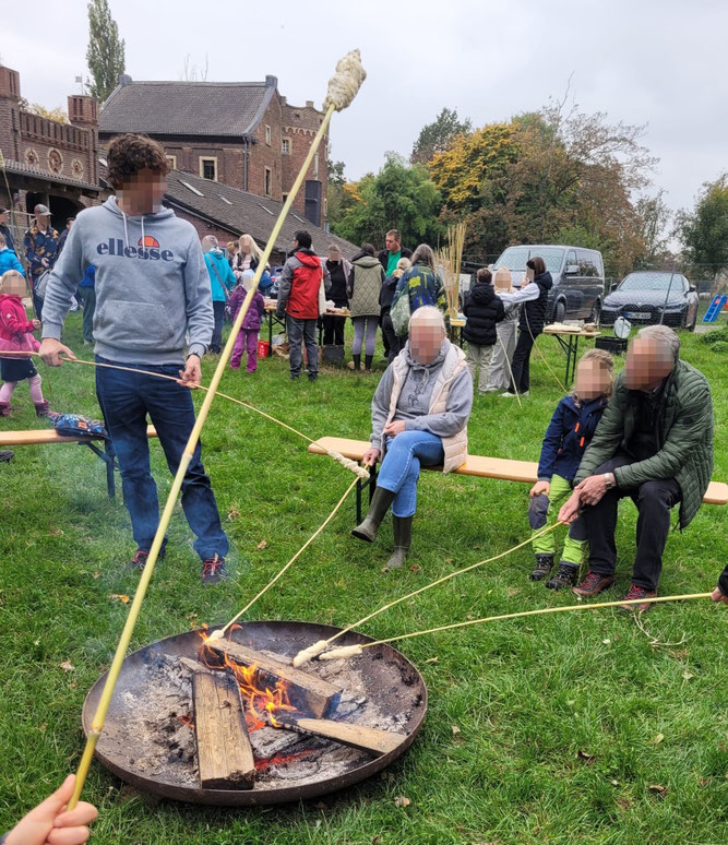 Stockbrot am Feuer / Foto: NABU