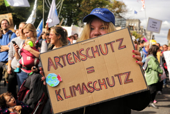 Junge Menschen fordern Arten- und Klimaschutz, Foto: Volker Gehrmann