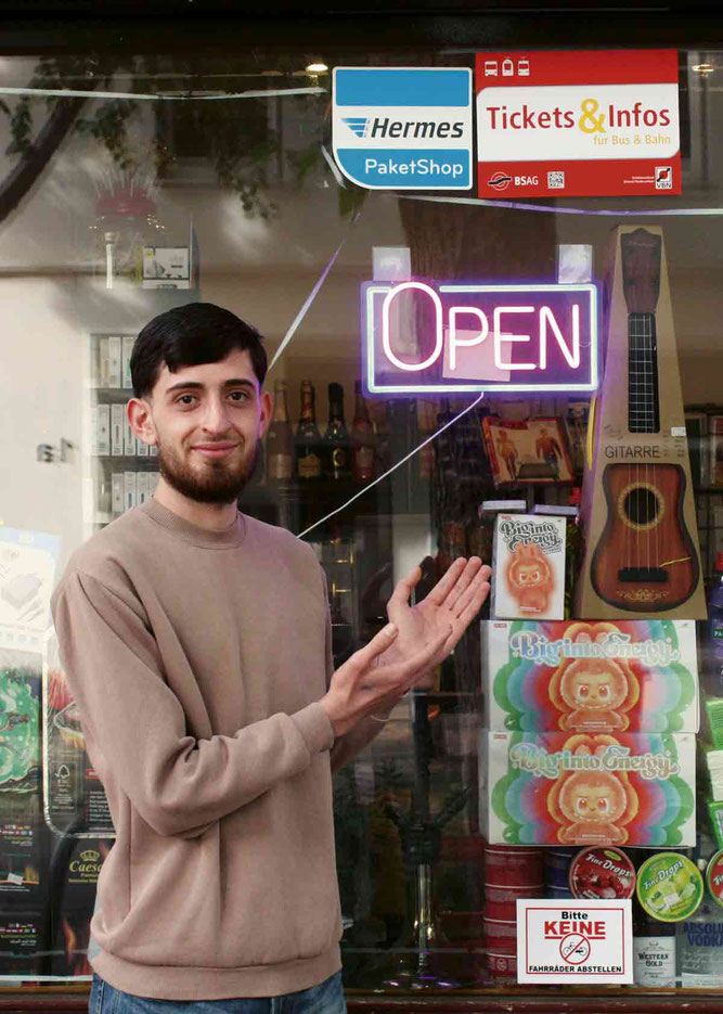 Karam hat neu den Kiosk in der Magdeburger Straße übernommen. Foto © Mathias Rätsch, www.raetsch.de