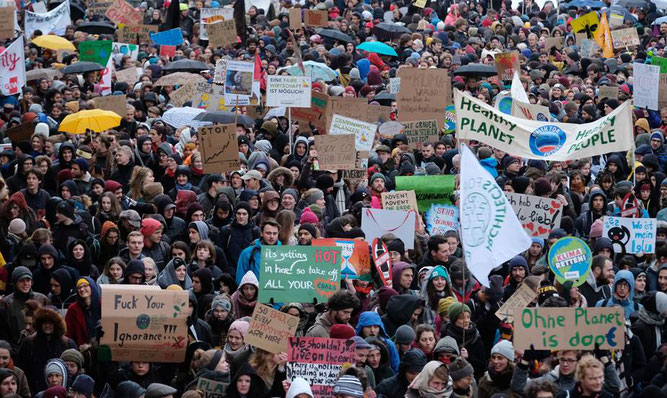 Rund 10.000 Demonstranten allein in Leipzig - ein deutliches Zeichen an die Politiker! Foto: Sebastian Willnow