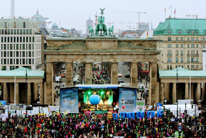 Abschlusskundgebung am Brandenburger Tor. Foto: wir-haben-es-satt.de/Die Auslöser Berlin