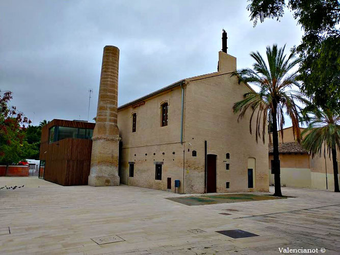 antigua fábrica de aceite y la primera estación de ferrocarril metropolitano de la ciudad.