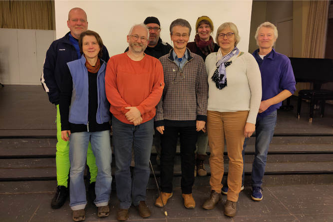 Das Vorstandsteam des NABU Ostholstein-Süd: (v.l.n.r.) Meinrad Hieble, Antje Gräfingholt, Martin Engelbrecht, Torsten Höppner, Oliver Juhnke, Christina Martinovs, Carolin Welchert, Dr. Matthias Stähle. Bild: Anja Stähle/NABU 