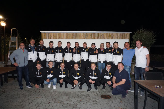 Die erste Mannschaft zu Gast beim Sponsor "Eden Eventbar" in Sempach Station