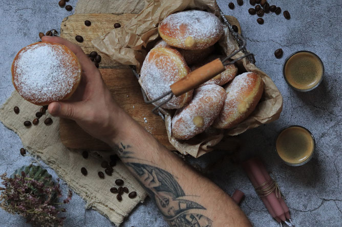 Faschingskrapfen mit Kaffeecremefüllung