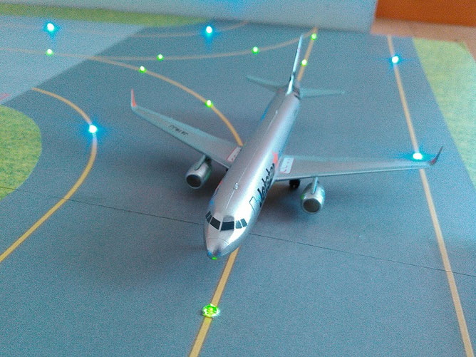 空港ジオラマケース(LED仕様) 空港ジオラマケース(LED仕様) 地面にLEDを組み込む本格派ジオラマ