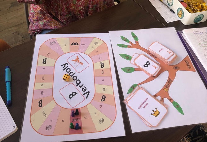 Verboploy, un jeu de Pédagogie de la langue écrite, pour apprendre la conjugaison en souriant.