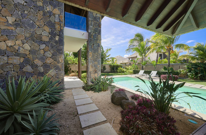 villa with 4 bedroom, swimming pool, two parking spaces in grand gaube island mauritius