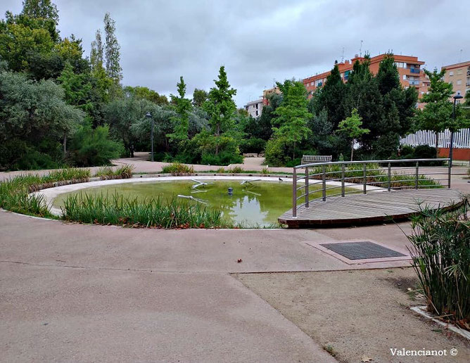 Laguna cerca de la Alquería del Foraster en el Parque  de Marxalenes en Valencia 