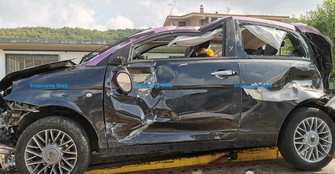 Auto prelevata dal soccorso stradale di Sisto Caponera