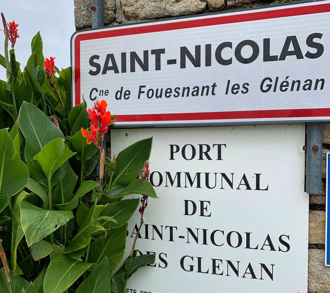 Saint-Nicolas des Glénan, Hafen, Glénan Inseln, Glénan Archipel, Ortsschild