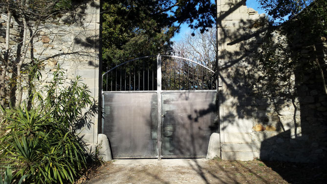 Portail entrée du château     Portail Mallefougasse      Portail Manosque     Portail finition brute vernie