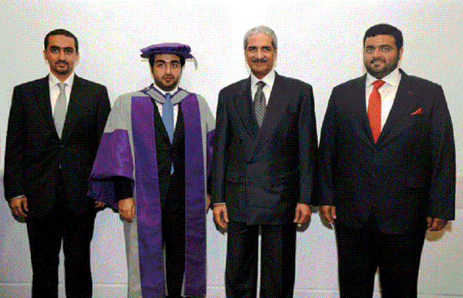 3 Déc. 2013. g. à dte. SHEIKH MAKTOUM, SHEIKH RASHID PhD ECONOMICS LONDON METROPOLITAN UNIVERSITY, S.A. SHEIKH HAMAD, S.A SHEIKH MOHAMMED Pce HERITIER.