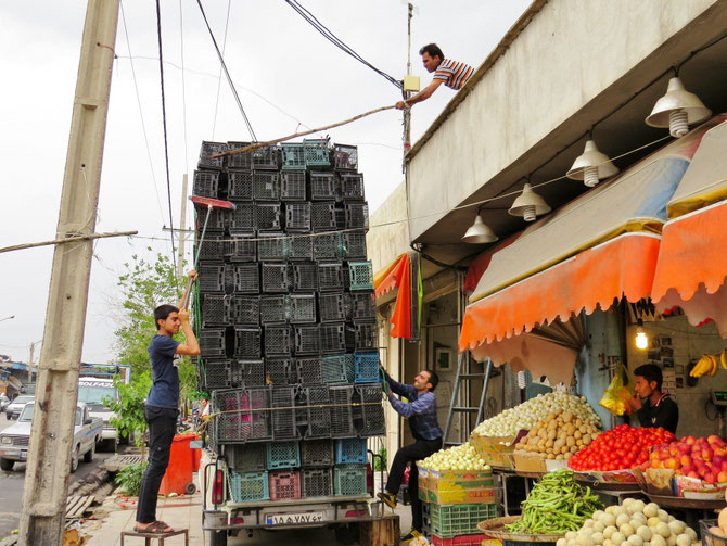 Lustiges Kistenstapeln