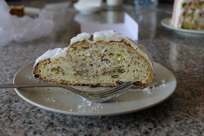 Weihnachststollen in China. Leider ohne Marzipan.