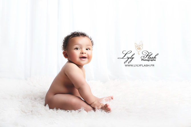 bébé je tiens assis