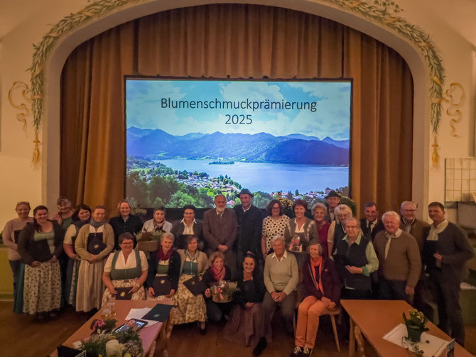 Erfolgreiche Teilnehmer beim Blumenschmuck-Wettbewerb 2025