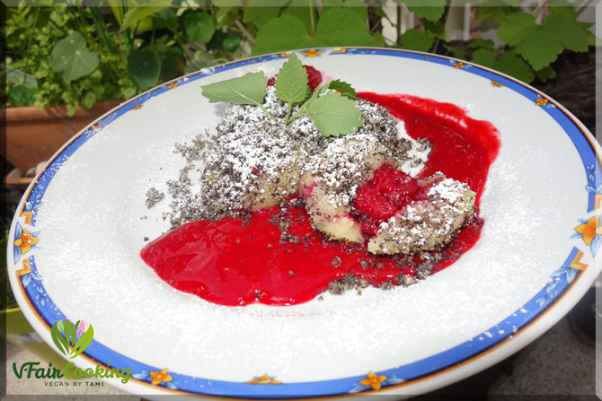 Himbeerknödel mit Mohn