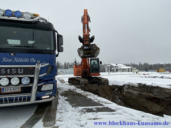 Hier entsteht unsere neue Produktionslinie für die Herstellung der Blockhausbausätze - Hersteller, Blockhauswerk, Produktion, Holztechnik, Erfahrung, Baustelle