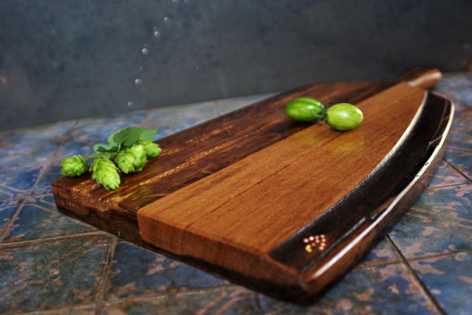 Küchenbrett und Servierbrett aus Holz mit sichtbarer Struktur aus dem Jahres-Ringe Online-Shop