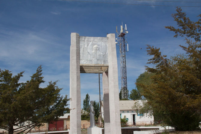 Denkmal mit Kosmonaut