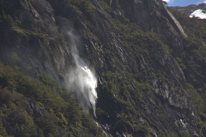 Windgepeitschter Wasserfall