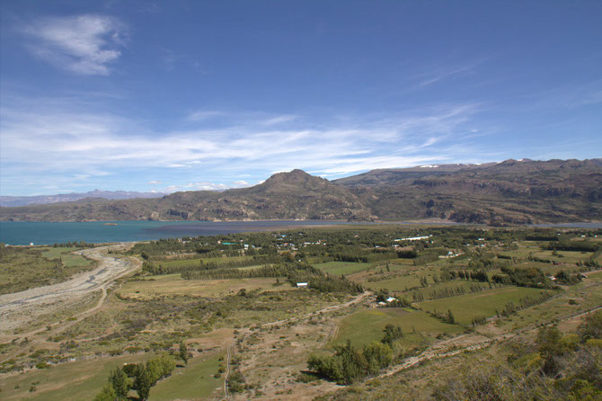 "Puerto Ibañez" am "Lago Carrera"