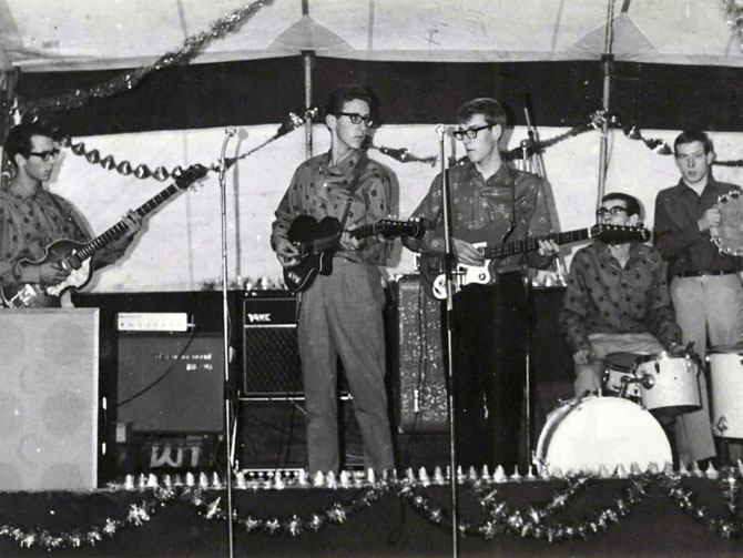 The Interpreters met manager John Nicol (rechts) 1966