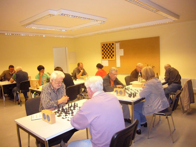 Mit 13 Mitgliedern fand das vorletzte Training vor Beginn des 1. Punktspieles großen Zuspruch. 7 Test-Turnier-Partien konnten gespielt werden. Auch das Jugend-Training war mit 5 Kindern gut besucht.