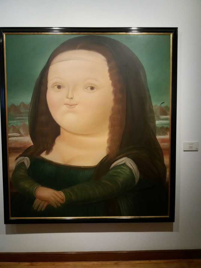Fernando Botero's Mona Lisa. Seine Bilder haben fast alle einen Witz und irgendetwas, was sich bewegt. Hier z.B. der rauchende Vulkan rechts hinten. 