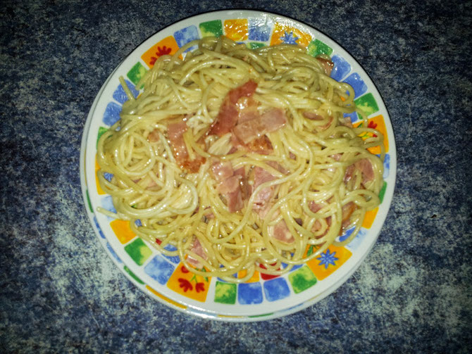Spaghetti a la carbonara..8,20 €