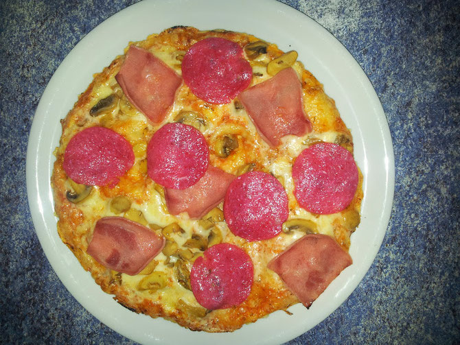 Nº10 Pizza Funghi Prosciutto Salami..8,50€