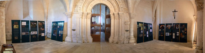 JEP 2009, dans l’avant nef de l’église à été présentée l’exposition itinérante : « À la table des moines Saintongeais »
