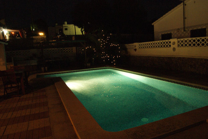 Pool bei Nacht