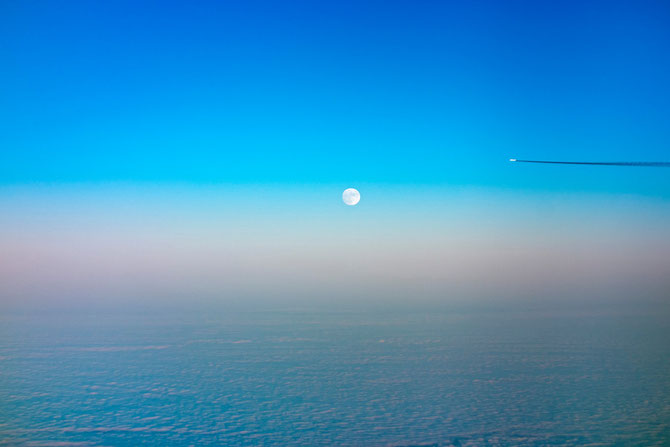 Sicht aus dem Flugzeug auf den Vollmond am 24.12.2015