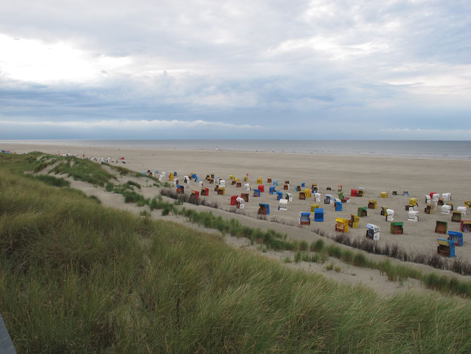 Der ausgedehnte Strand der Nordseeinsel Juist